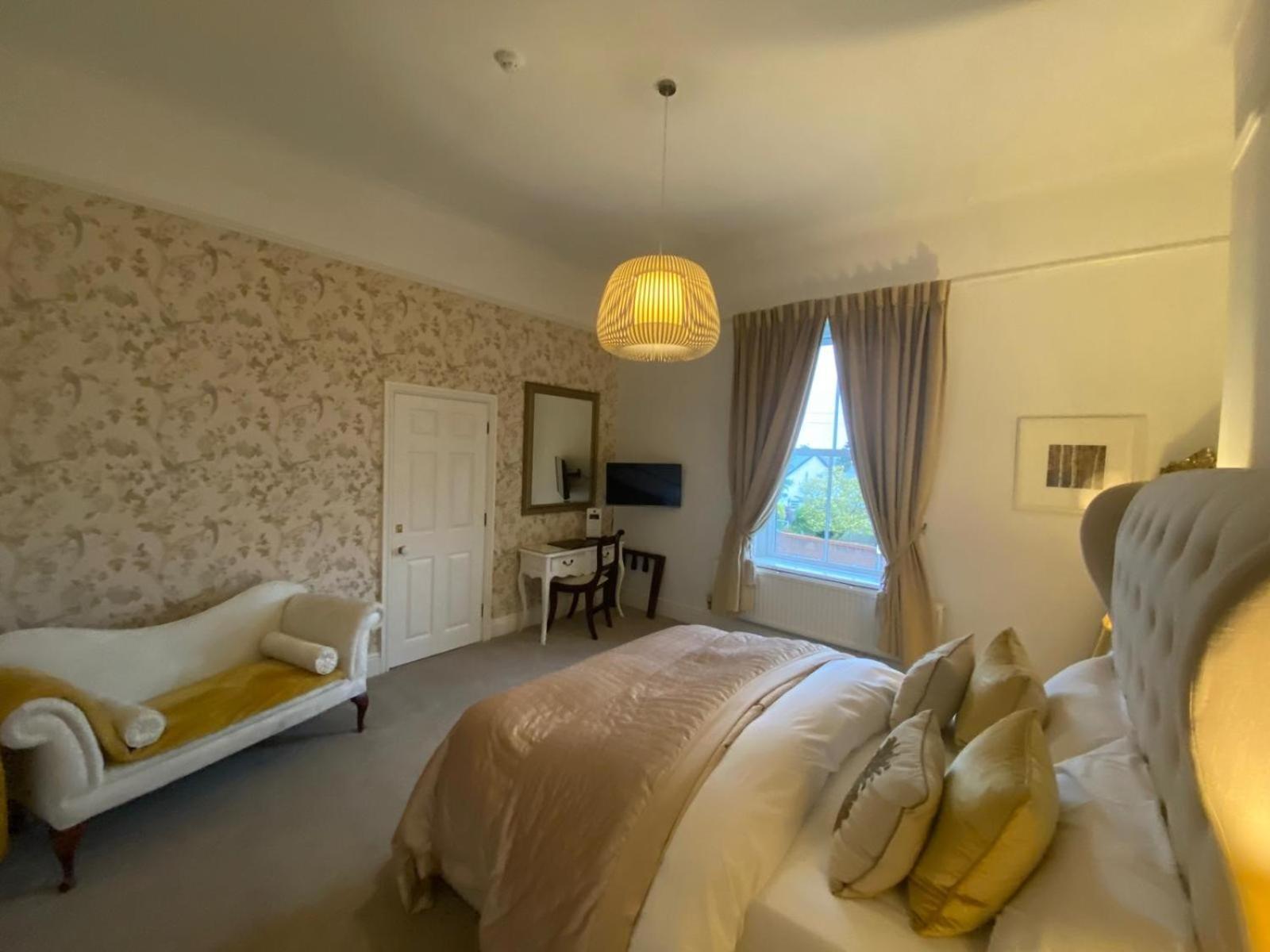 Alexandra Court Hotel Конглтон Экстерьер фото