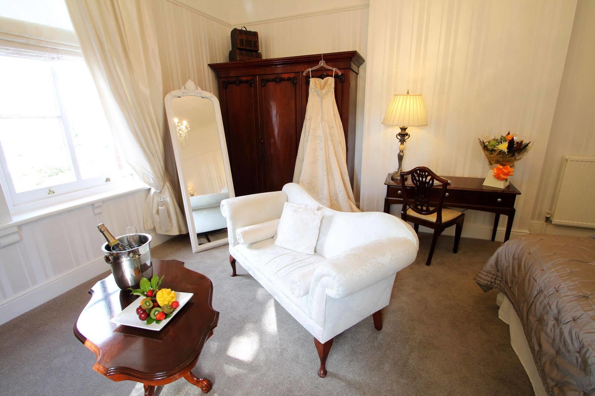 Alexandra Court Hotel Конглтон Экстерьер фото