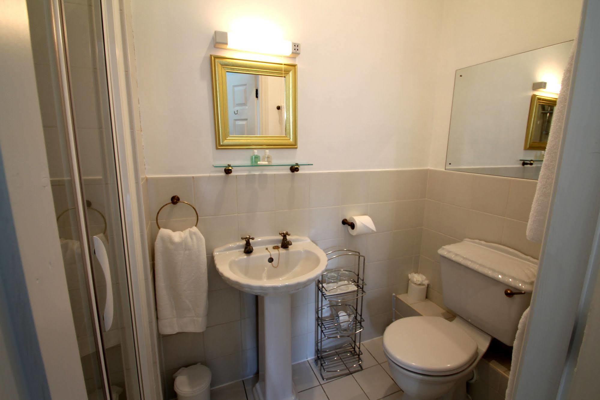 Alexandra Court Hotel Конглтон Экстерьер фото