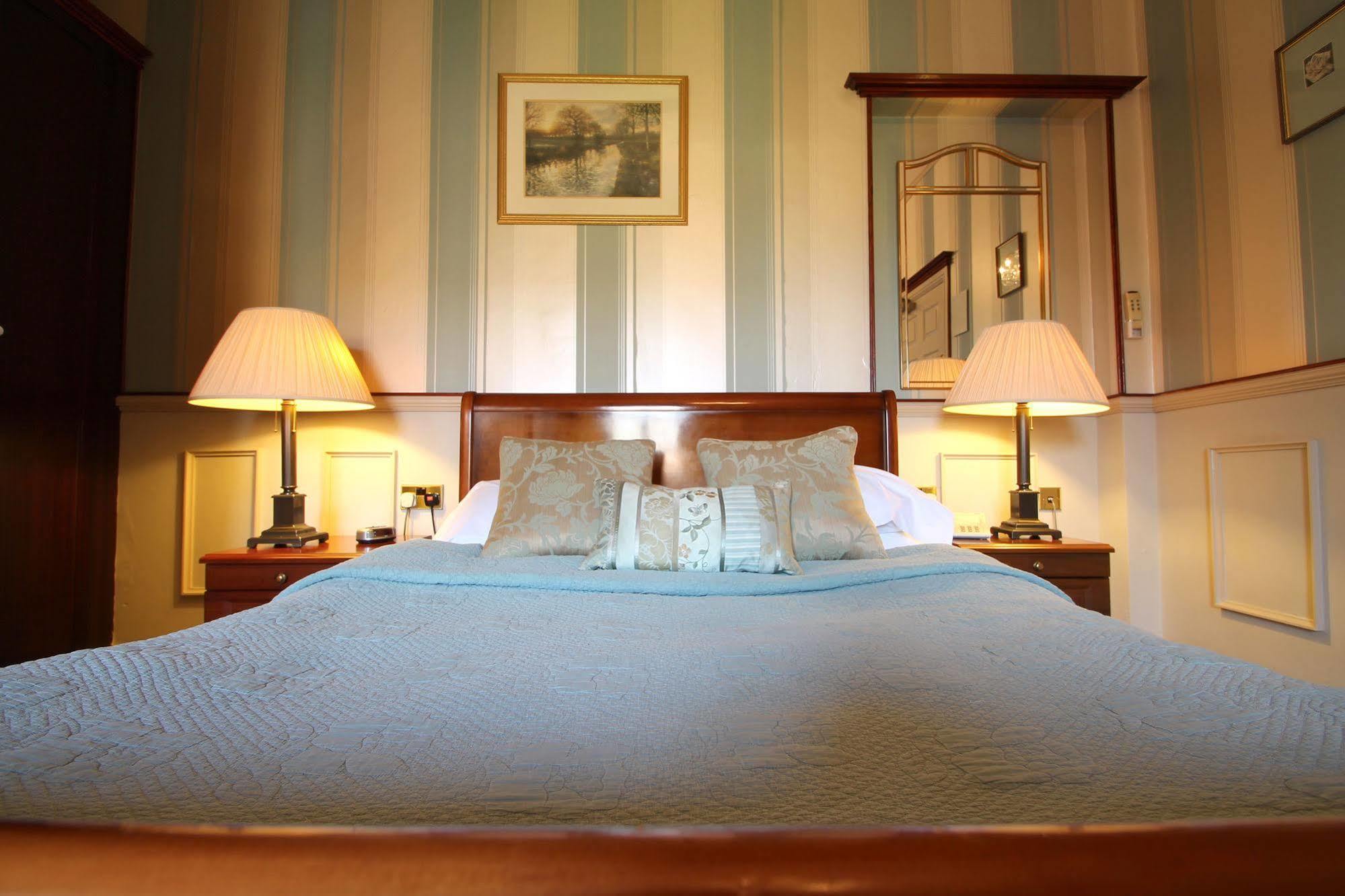 Alexandra Court Hotel Конглтон Экстерьер фото